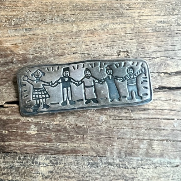 ESTATE STERLING SILVER SAVE CHILDREN MEXICO PIN BROOCH - Picture 4 of 4